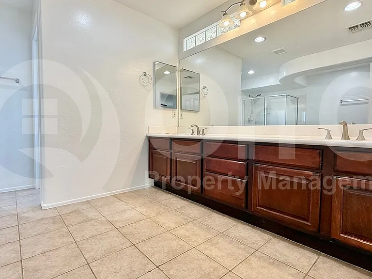 27822 N 47th St — Photo 33