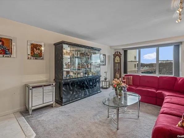 212-30 23rd Ave #5A, Bayside, NY 11360