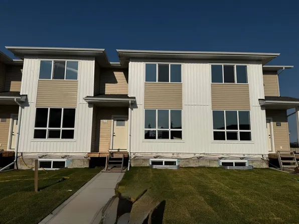 44 SW Lavelle Close, Red Deer, AB T4S 0S5