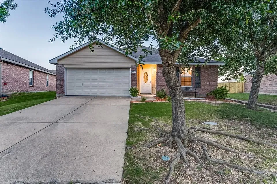 4 bed, 1948 sqft, $1,975 — Photo 3