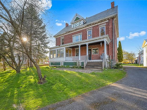 45th image of 616 E Main St