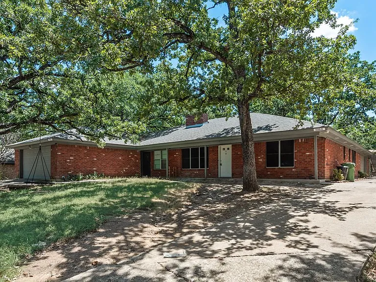 8308 Oak Ct #B — Photo 1
