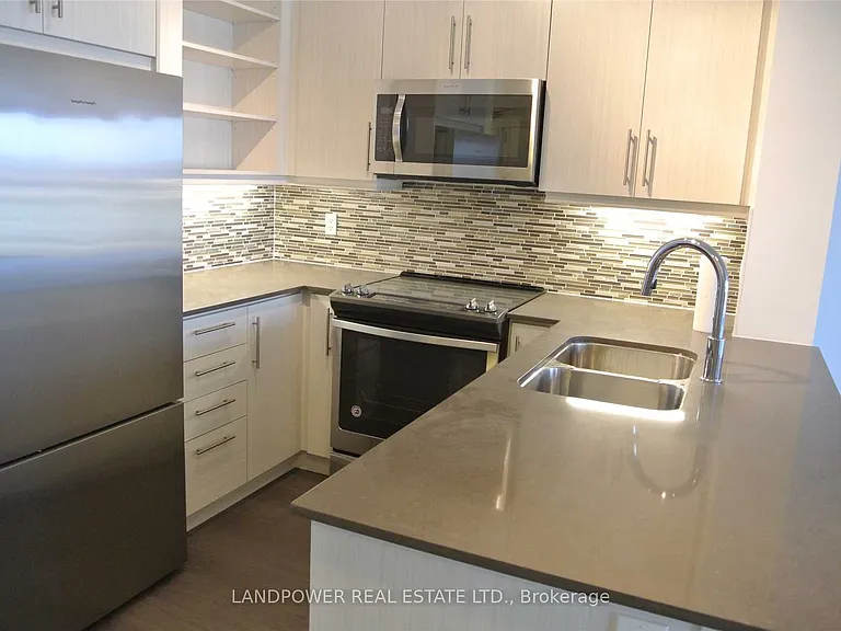65 Oneida Cres #1201 — Photo 3