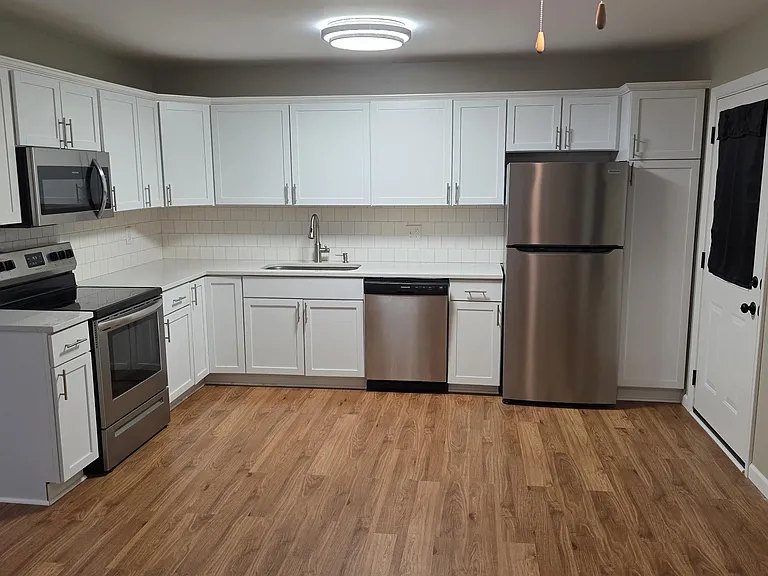 621 S Village Dr — Photo 6