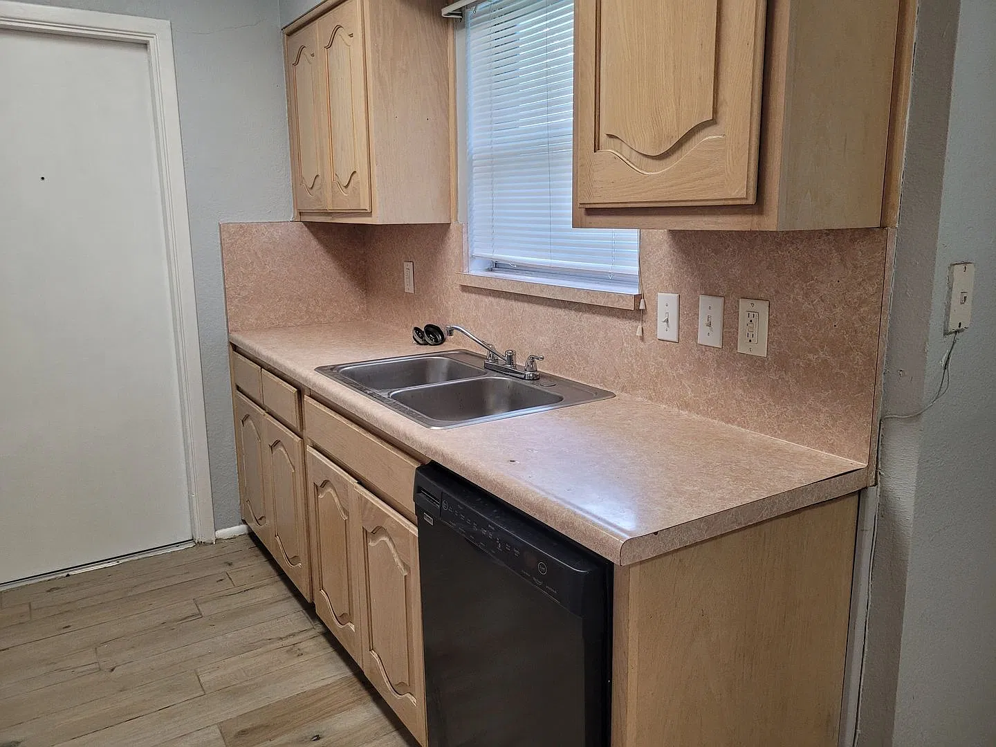 Comfortable Living in a Convenient MEadow Village Location! — Photo 4