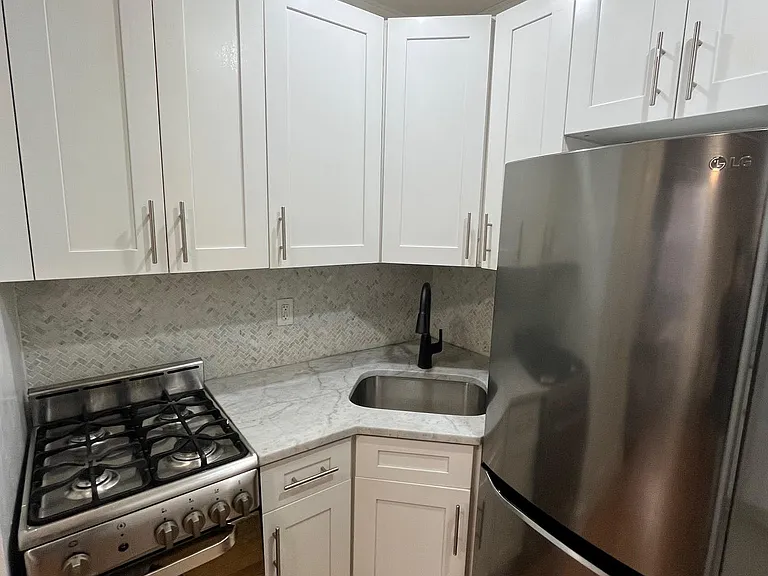 216 E 36th St #1R — Photo 7