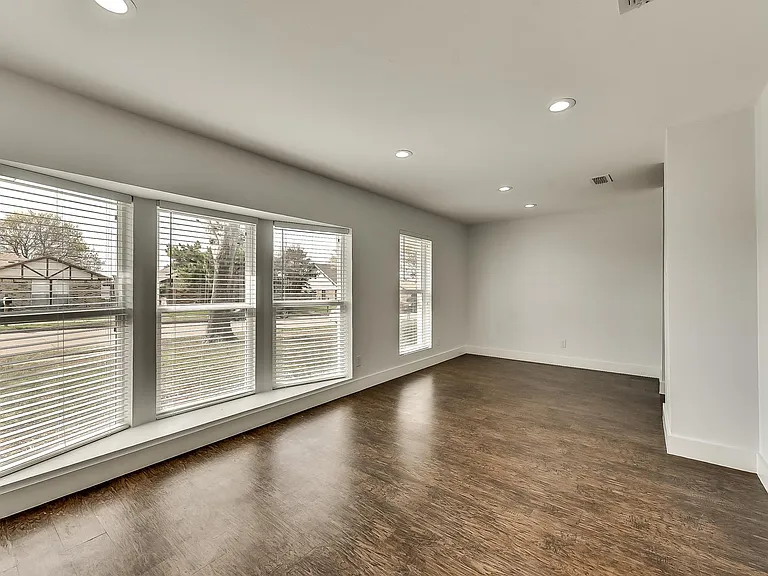 1865 Green Ridge Dr — Photo 3