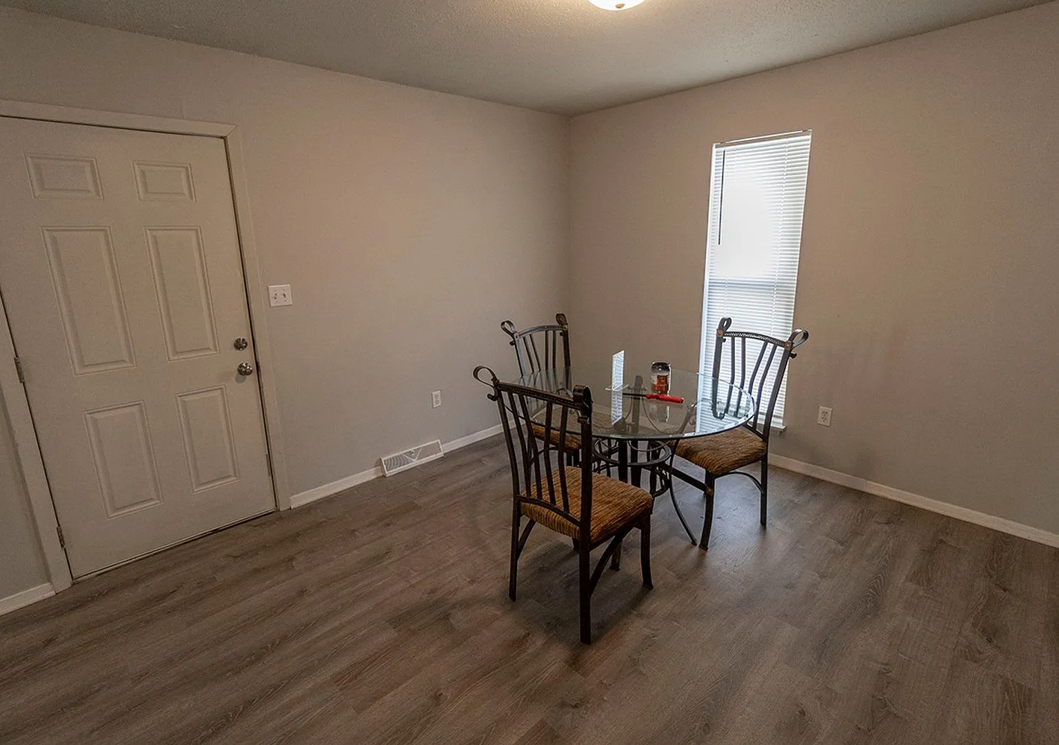 Stonegate Complex -- Fully Furnished and Utilities Included! — Photo 3