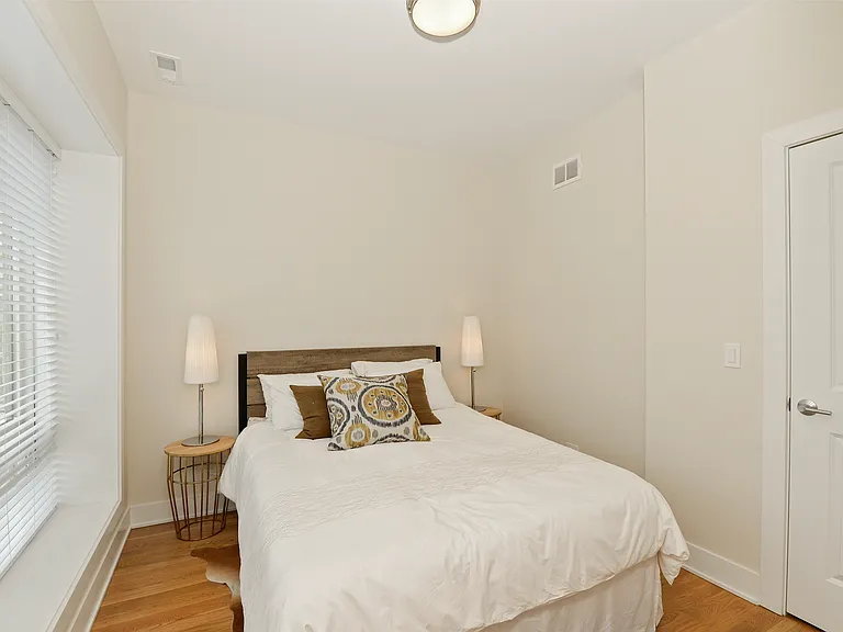 4639 N Broadway St #204 — Photo 5