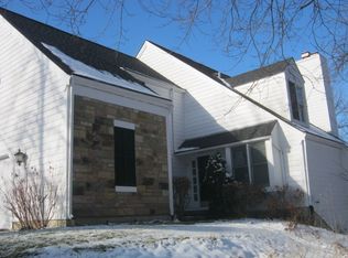 22 Whittington Crse, St Charles, IL 60174