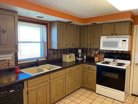 3rd image of 323 E 8th St