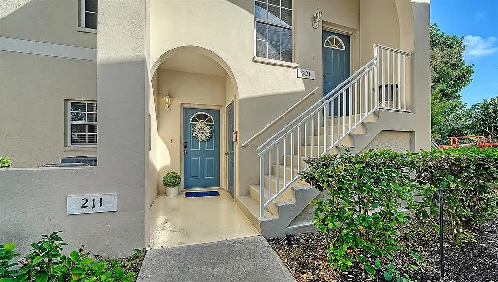2 bed, 2.0 bath, 1068 sqft, $2,350 — Photo 2