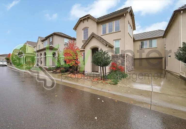 1374 Larkspur Dr — Photo 1