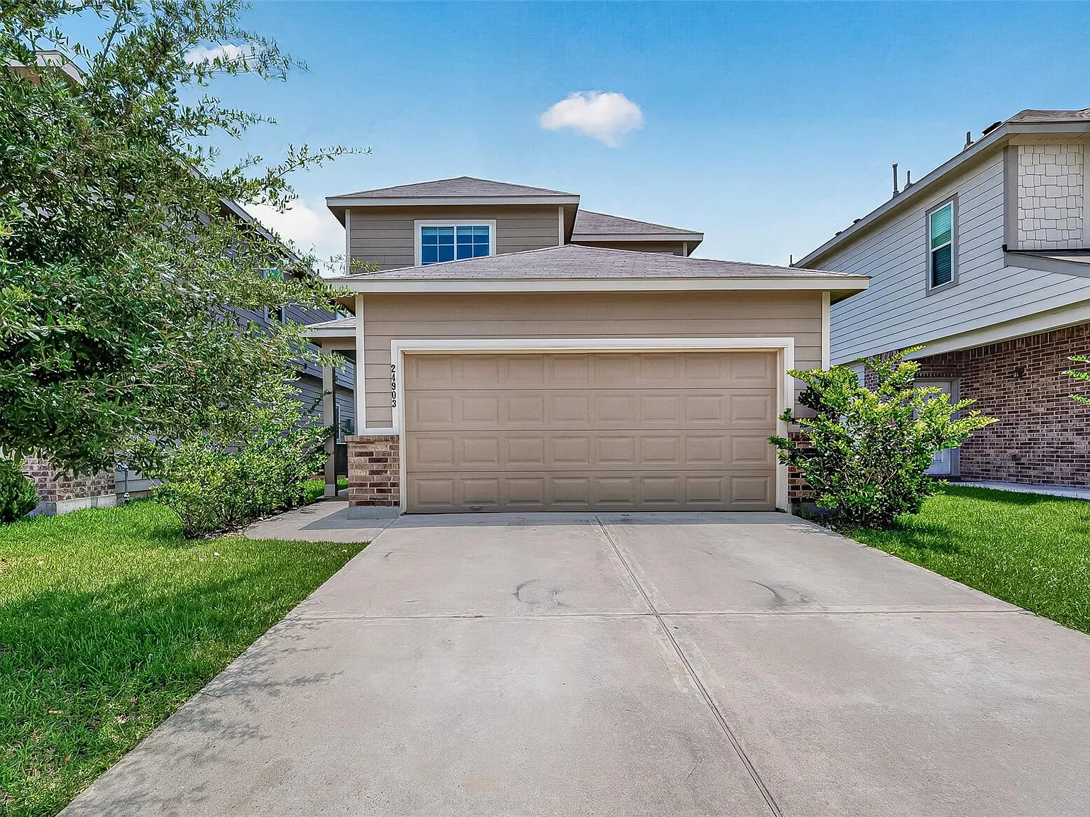 4 bed, 2.5 bath, 1654 sqft, $2,100 — Photo 1