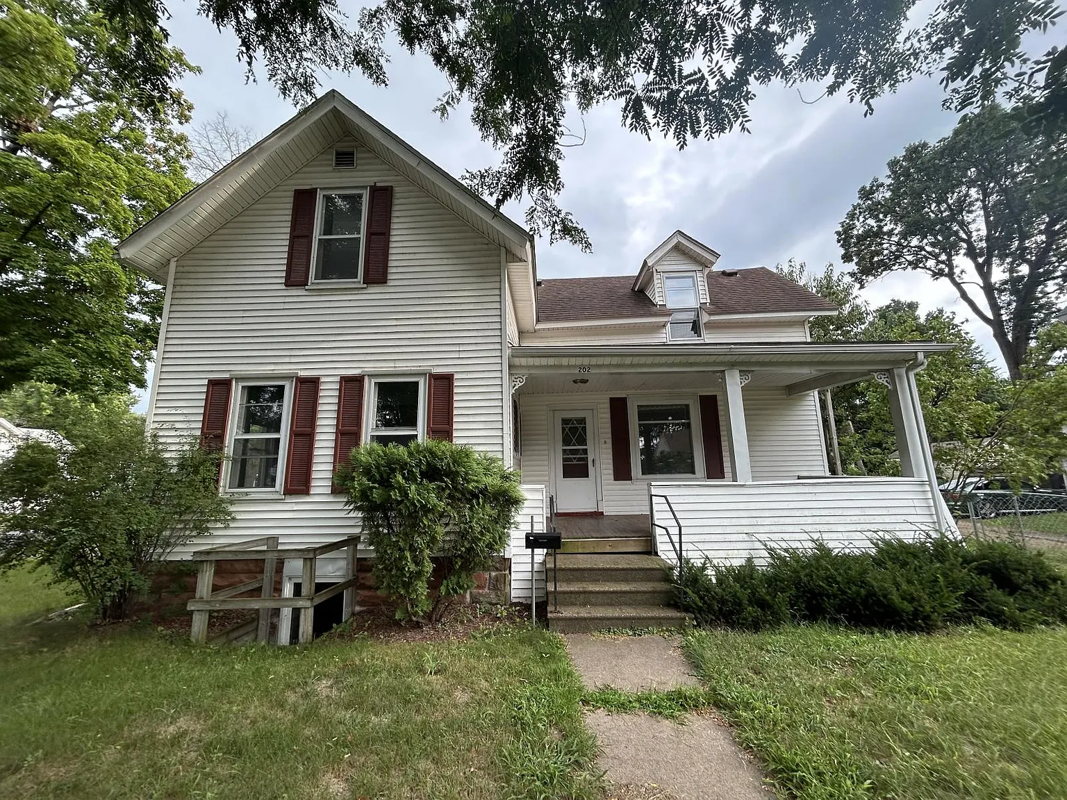 6 bed, 2133 sqft, $1,995 — Photo 4
