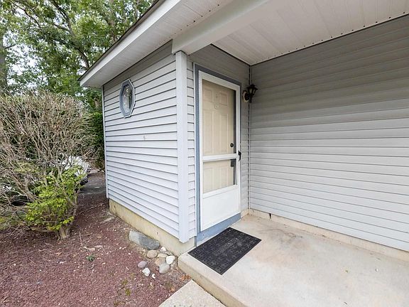 3rd image of 43 Waterview Dr Unit 43
