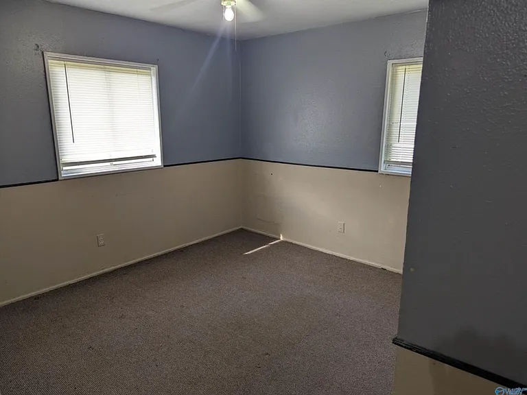 204 Carolyn Ln — Photo 3