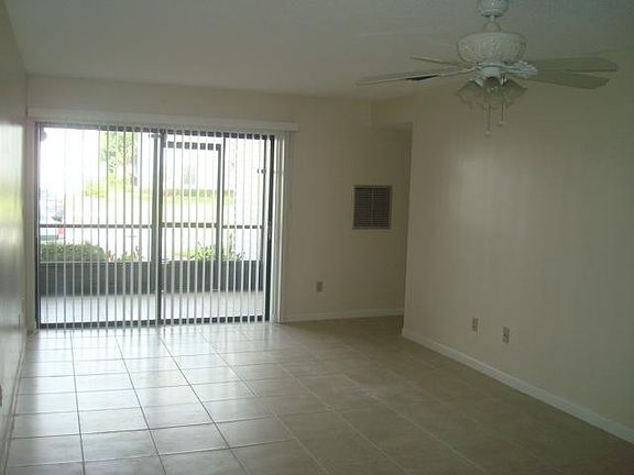3rd image of 4003 Atrium Dr