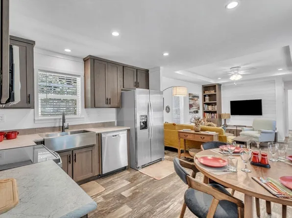 2 4th Ave, Ware, MA 01082