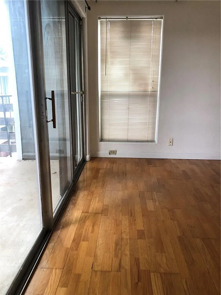 Studio, 1.0 bath, 425 sqft, $995 — Photo 3