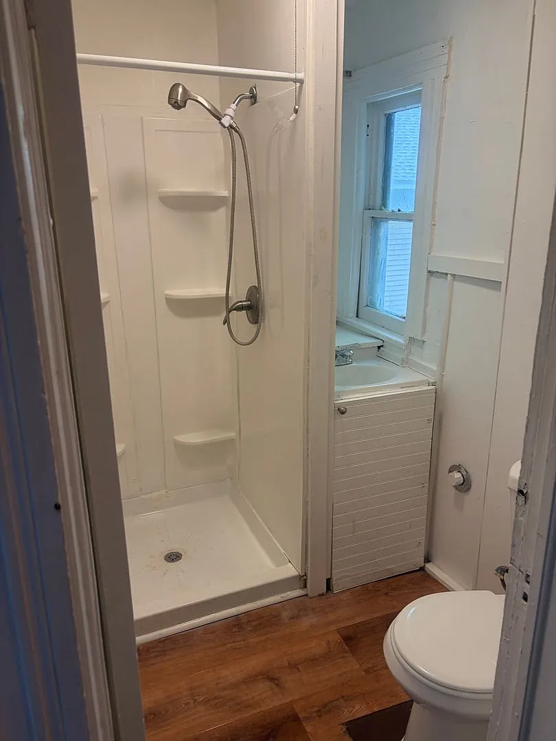 Newly renovated 4 bedroom duplex — Photo 4