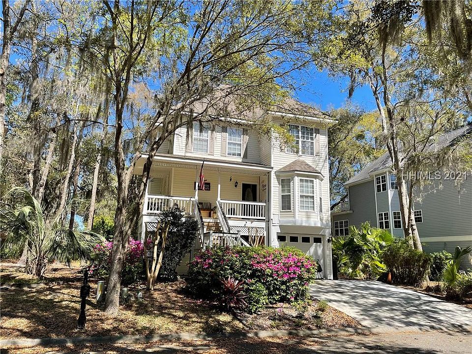 1st image of 104 Victoria Square Dr