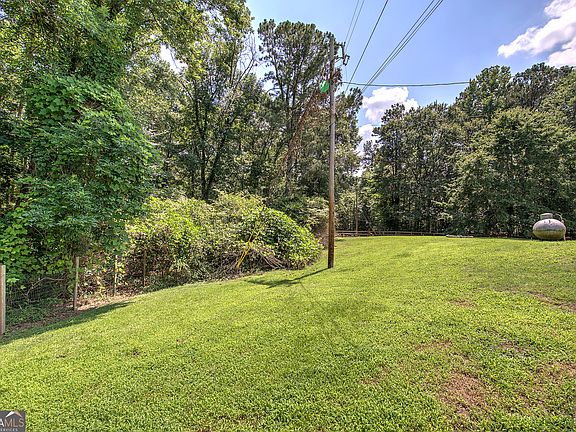 3rd image of 779 Polk Ln