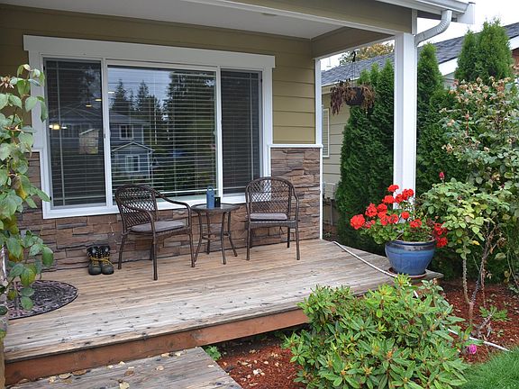 This condo only attaches to unit B by a 12 foot roof, a 5 foot fence and similarly terraced front garden.