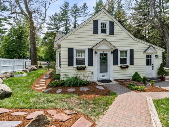 185 South St, Medfield, MA 02052
