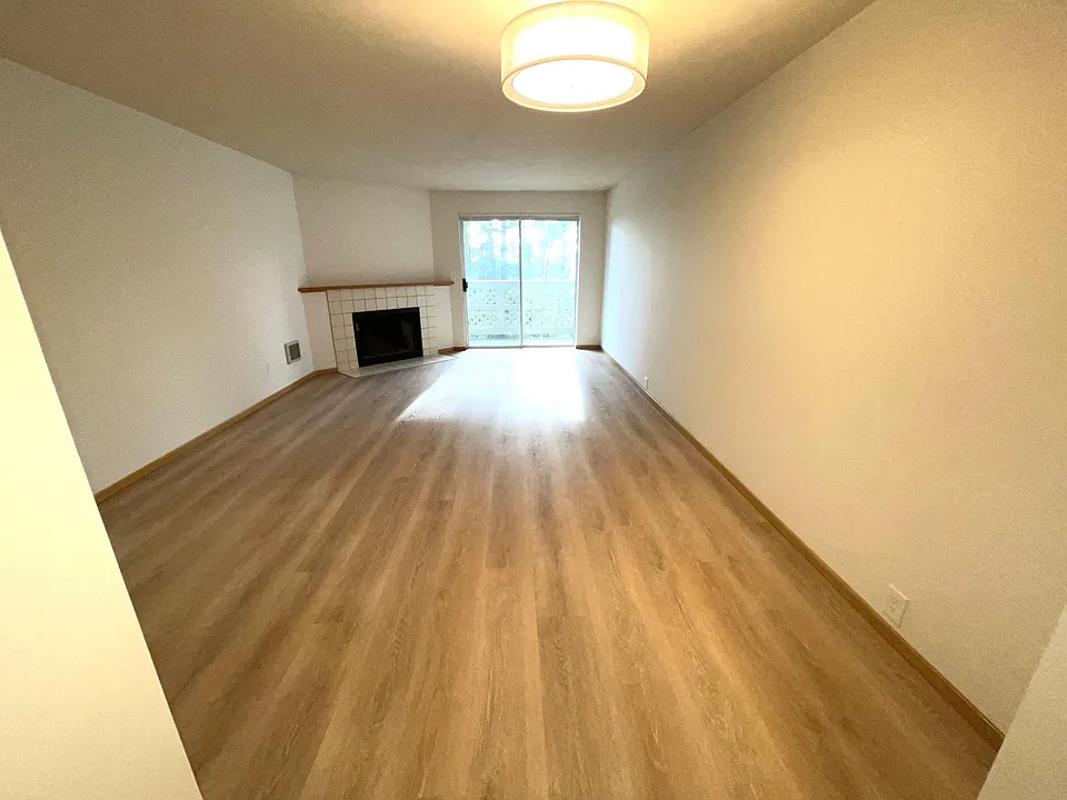 3433 McNary Pkwy #207