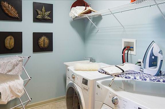 Glendale Laundry Room