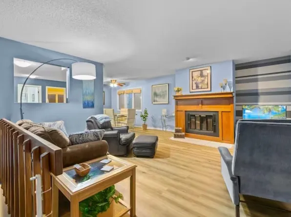 1918 S Ridge Dr, Coralville, IA 52241