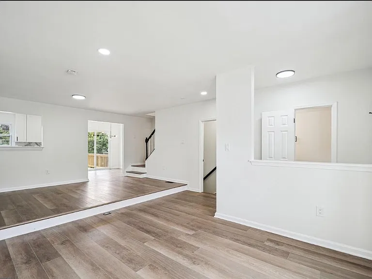 10611 Campus Way S — Photo 7