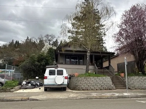 633 SE Kane St, Roseburg, OR 97470