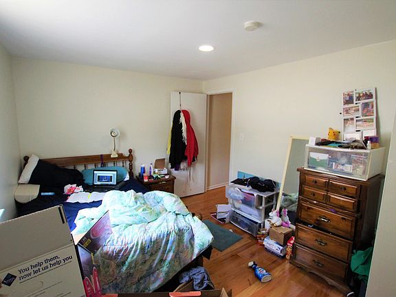 3rd image of 1426 Catharine St APT B
