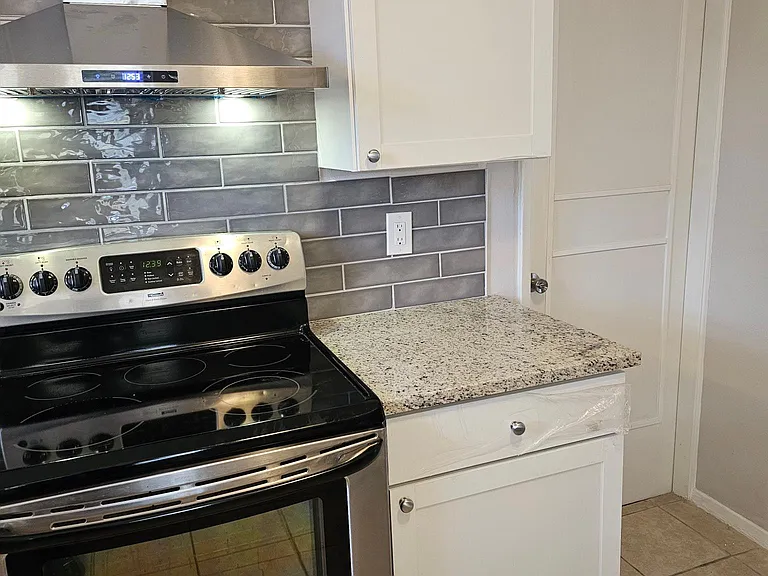 1273 Union St — Photo 18