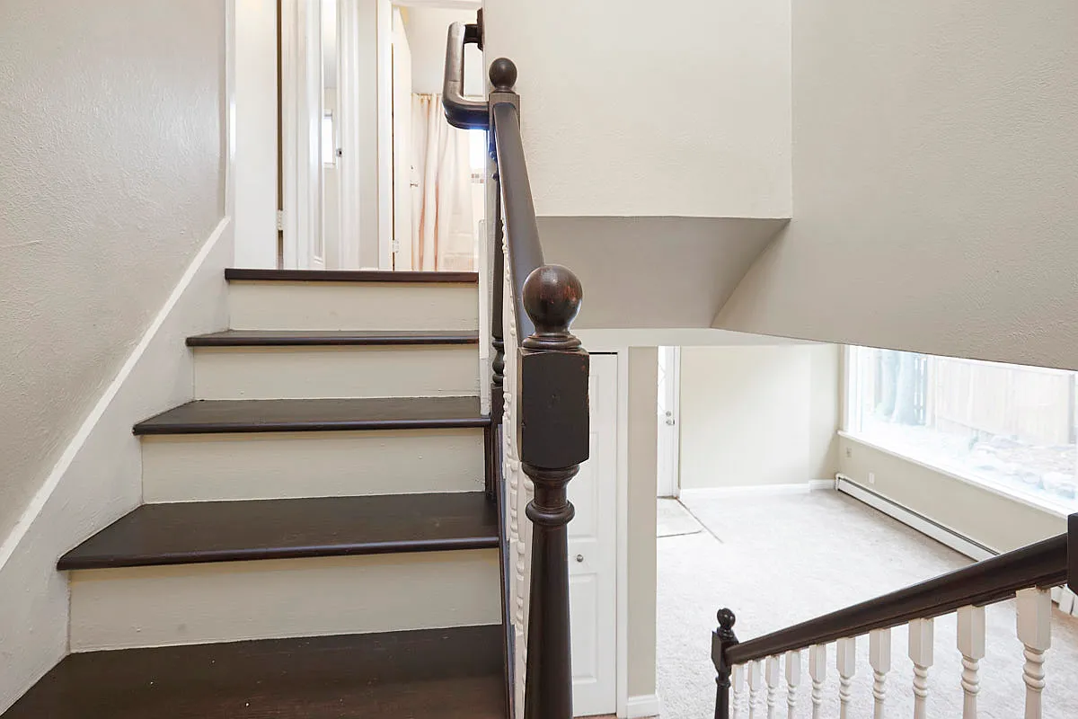 Elmwood Dr 241 LP/Curd-Hieronymus - 1 — Photo 2