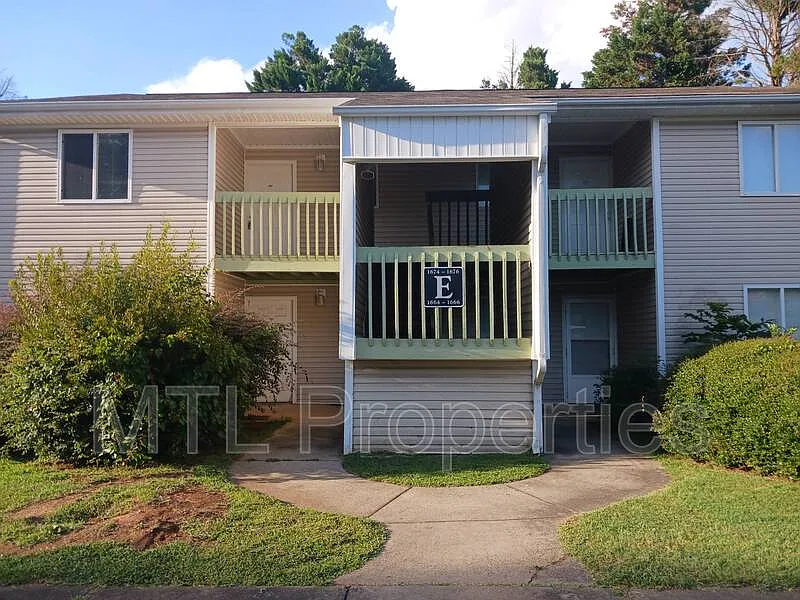 2 bed, 2.0 bath, 1000 sqft, $1,240 — Photo 2