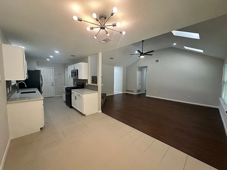 7814 Bob White Dr — Photo 10