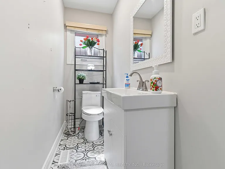 87 Marita Pl #MAIN UPPER FLR — Photo 16