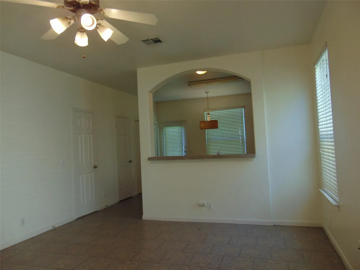 Building Photo - 2405 Allred Dr #A