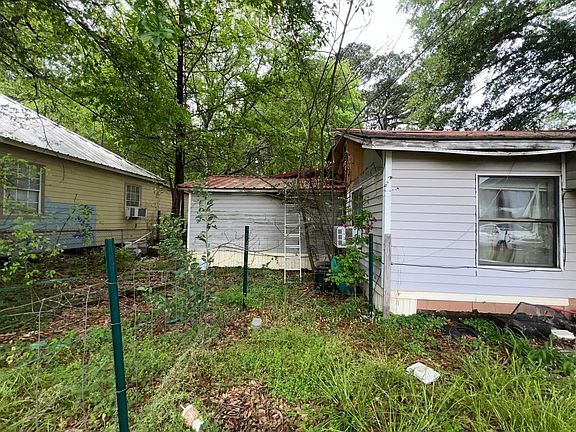 3rd image of 320 Country Club Rd