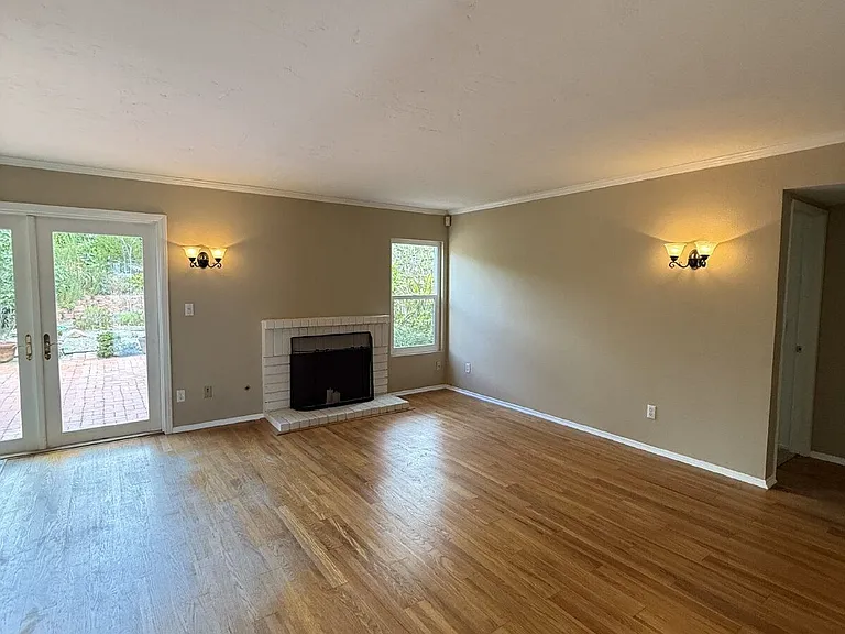 2604 Jacaranda Ave — Photo 6