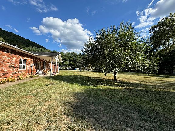 4th image of 1420 Briary Rd