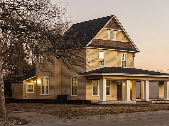 2nd image of 702 N Rockwall Ave