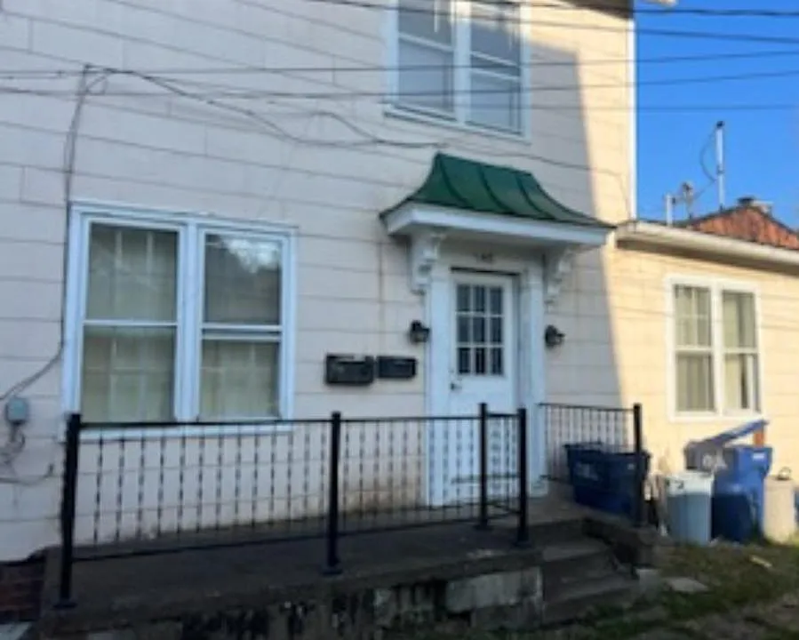 146 1/2 W Union St