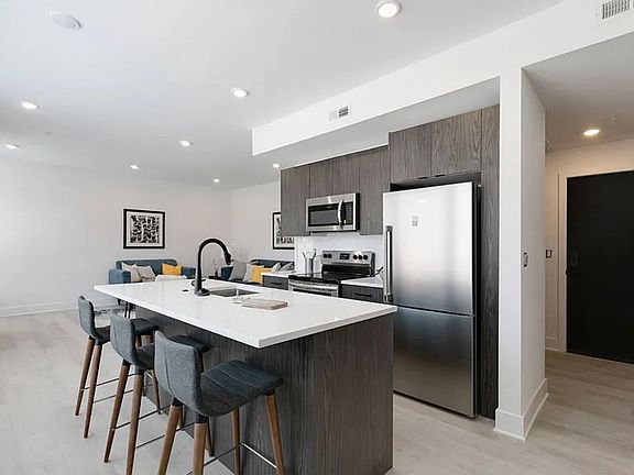 5th image of 3045 Richmond St #307