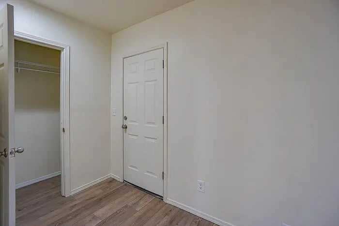 1821 NE 88th Cir — Photo 35