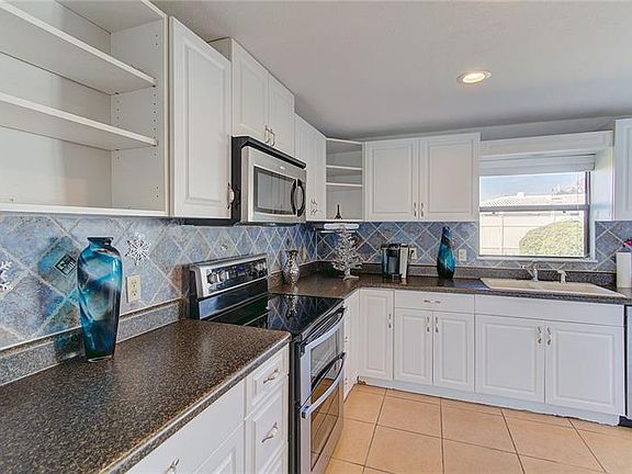 3rd image of 3765 Dover Dr