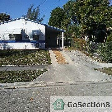 3rd image of 5305 Pinewood Ave